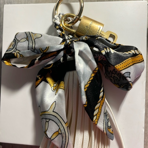 Louis Vuitton Accessories - Louis Vuitton Lock & Key # 312 w/ Unbranded Key Chain / Bag Charm